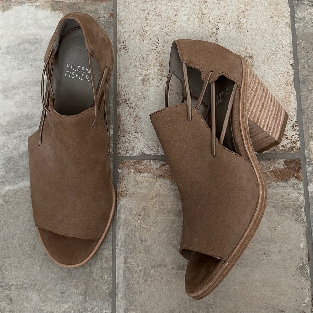 NWOT Eileen Fisher Vero Cuoio Tan Nubuck Strappy Peep Toe Block Heel Sandal SZ 7